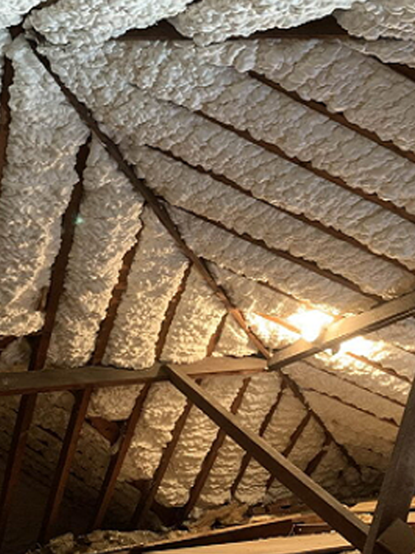 Spray foam insulation on a loft roof
